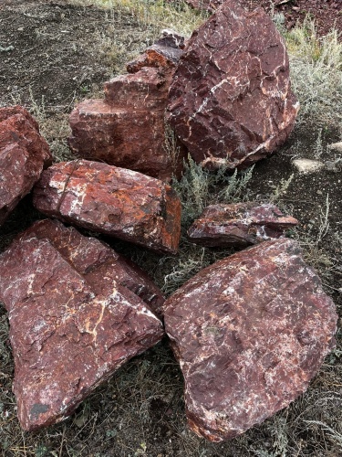 Ландшафтные глыбы красно-фиолетовые 200-1000 килограмм купить в Очёре