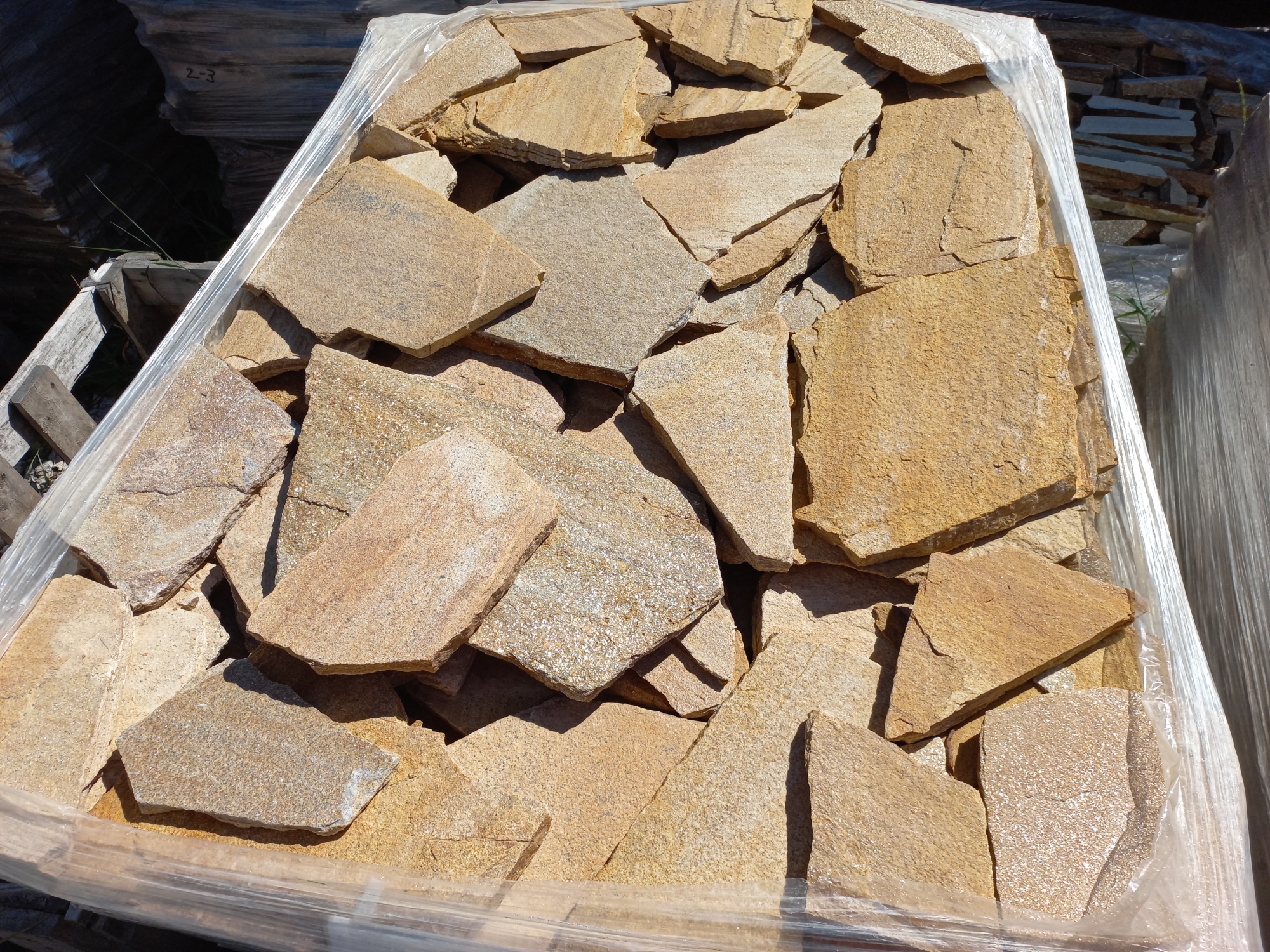 Плитняк златолит жёлтый золотистый для фасада 1,5-3см купить в Очёре