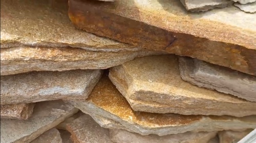 Плитняк златолит жёлтый золотистый для отмостки купить в Очёре