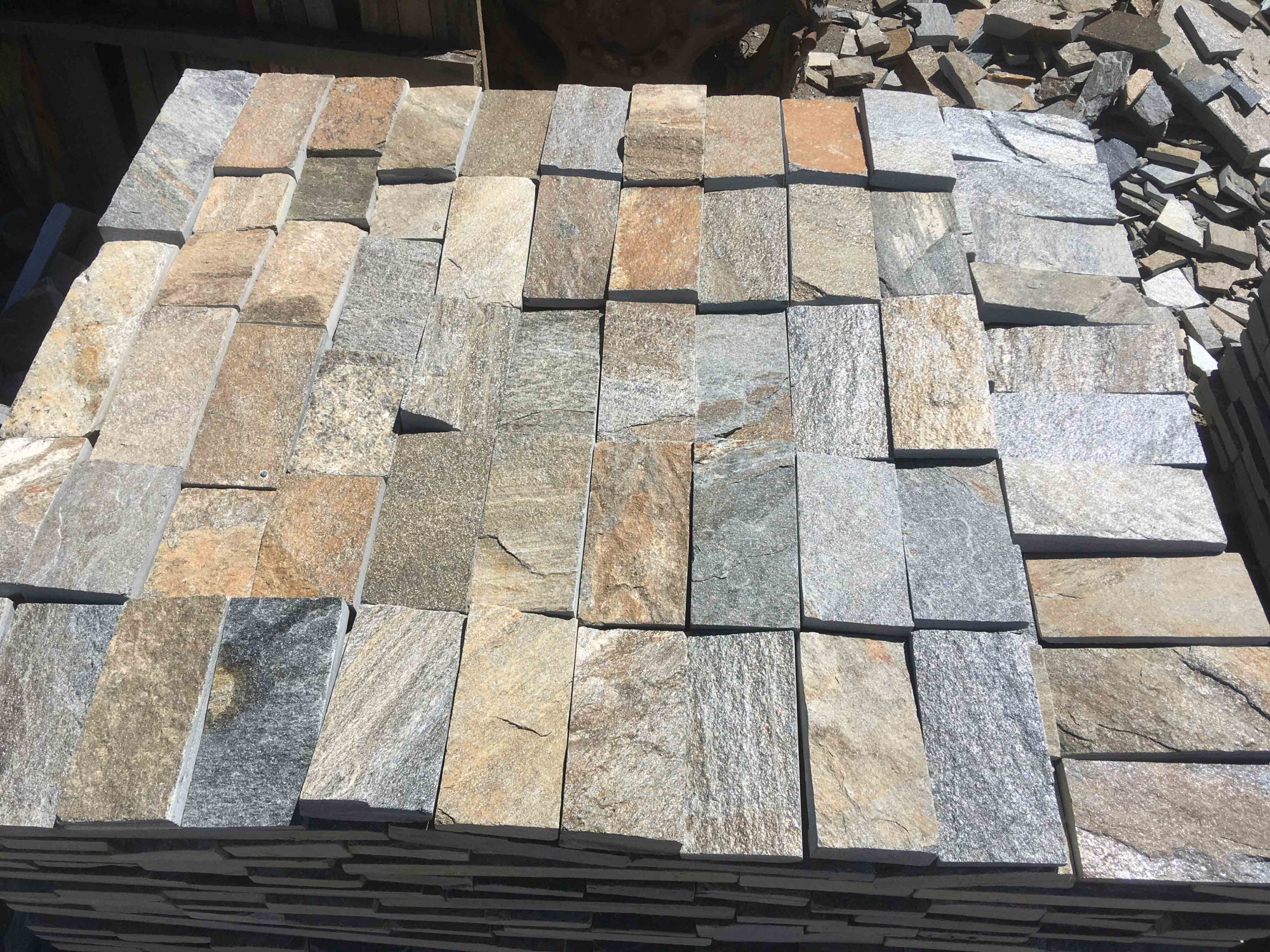 Плитка пилёная златолит Уральский для цоколя, отмостки купить в Очёре