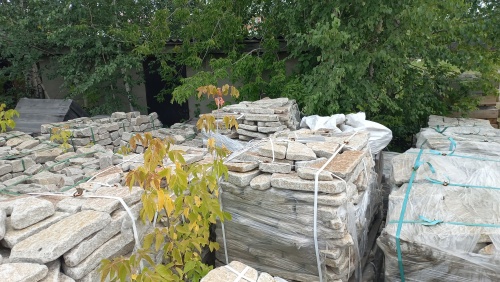 Плитняк галтованный гранитный для ландшафтного дизайна купить в Очёре