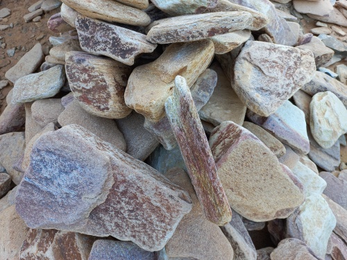 Златолит жёлтый, жёлто-зелёный глыбки и валуны для ланшафтного дизайна купить в Очёре