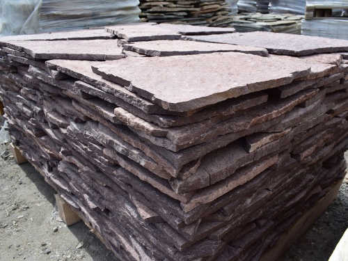 Плитняк лемезит бордовый для облицовки цоколя 20-25 мм  купить в Очёре