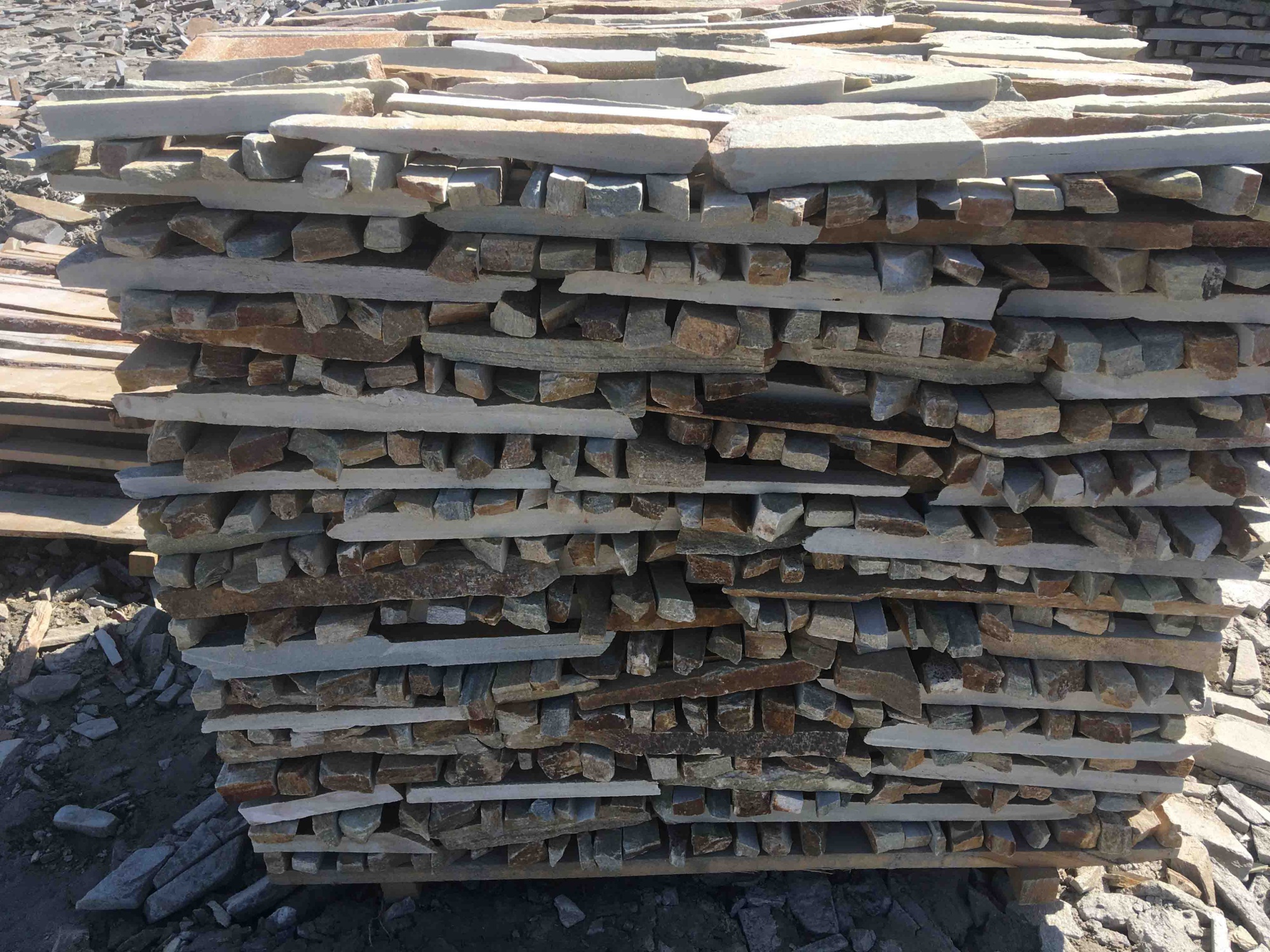 Горбушка златолит золотистый для облицовки купить в Очёре