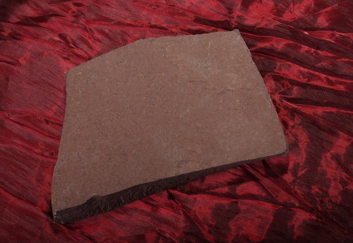 Плитняк лемезит бордовый для цоколя 1,5-2 см купить в Очёре