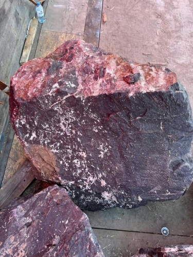 Камни для ландшафтного дизайна красно-фиолетовые 10-60 килограмм купить в Очёре