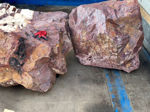 Ландшафтные глыбы красно-фиолетовые 200-1000 килограмм купить в Очёре