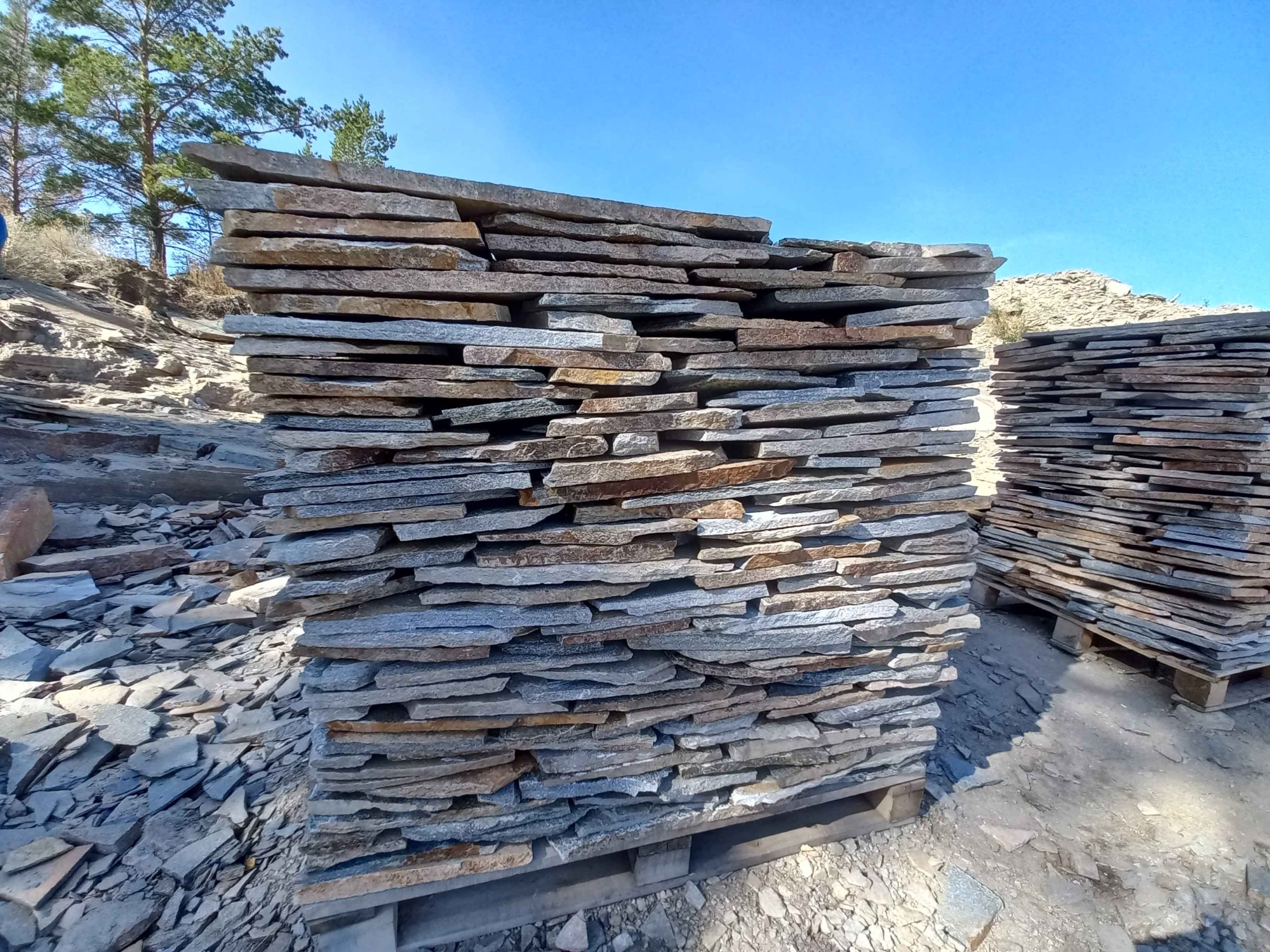 Плитняк златолит серебристый для фасада купить в Очёре