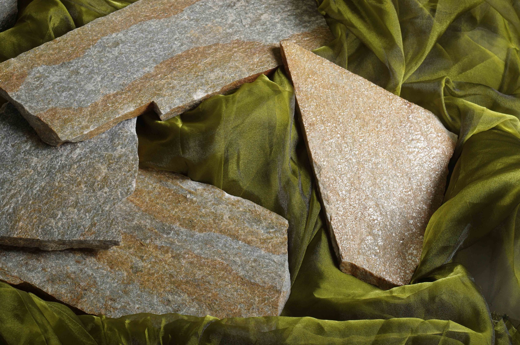 Плитняк златолит Уральский для цоколя, отмостки купить в Очёре