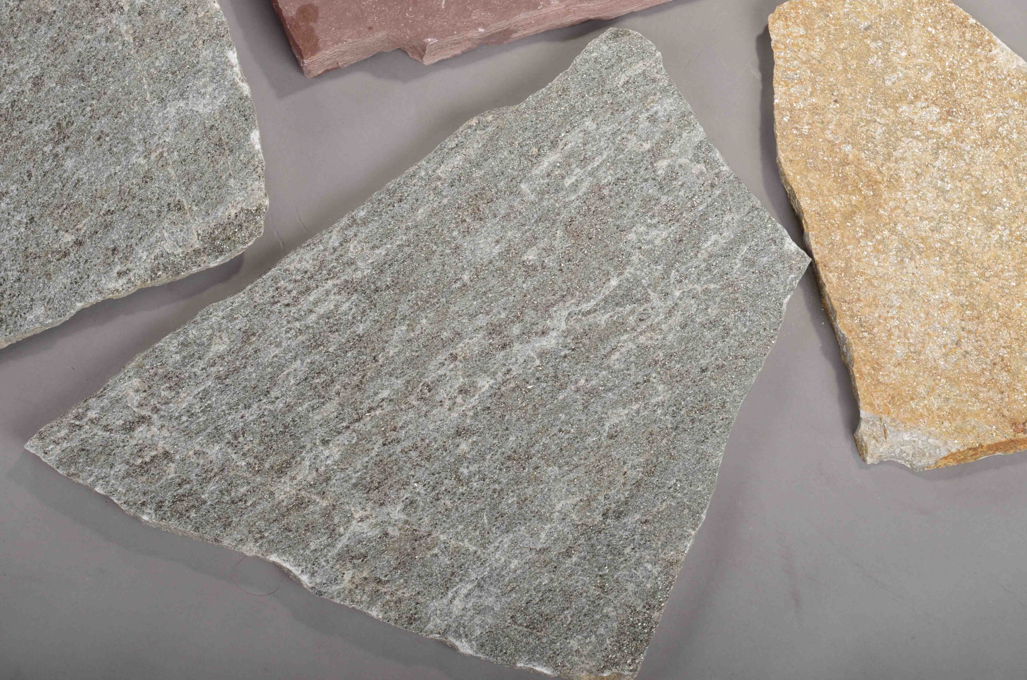 Плитняк златолит Уральский для цоколя, отмостки купить в Очёре