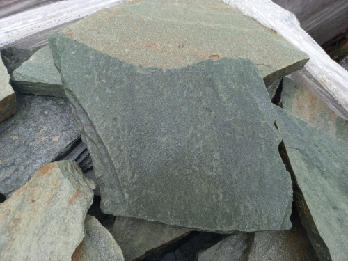 Плитняк златолит зелёный для мощения на землю купить в Очёре