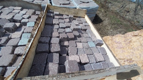 Брусчатка лемезит бордовый колото-галтованная