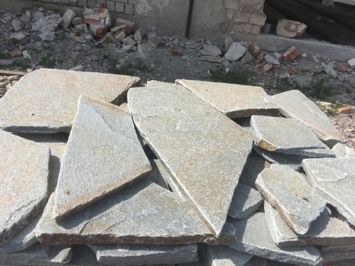 Златолит серебристый галтованный для лестниц купить в Очёре