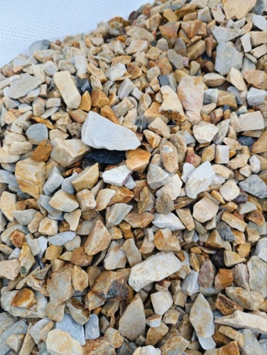 разноцветный щебень кварц